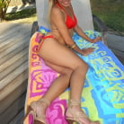 Tinslee Reagan in 'Want bush'