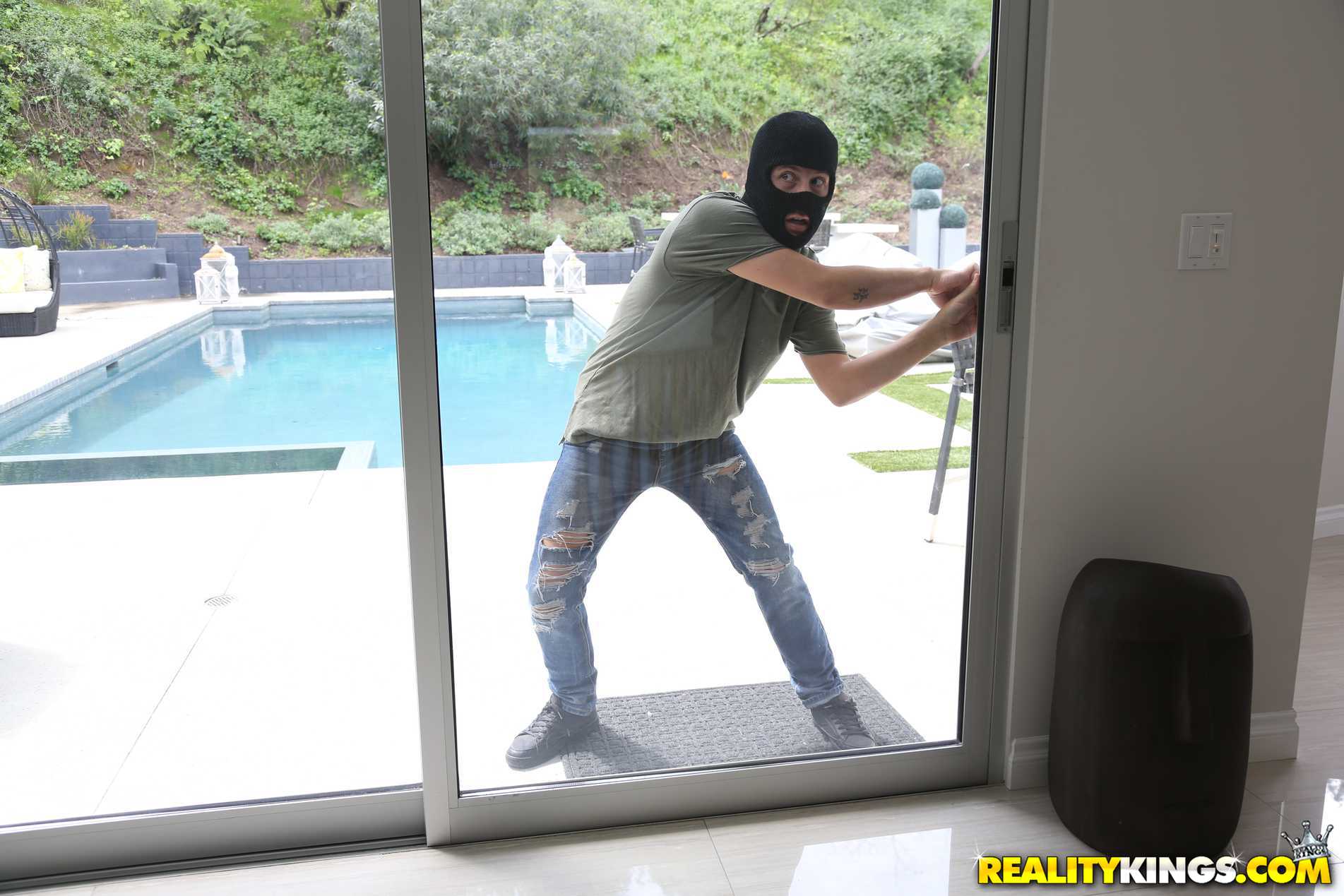 Shower Robber