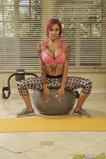 Anna Bell Peaks - Best Home Workout | Picture (36)