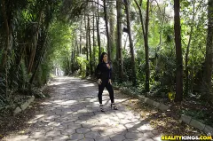 Cristine Castellari - Sexy walk | Picture (1)