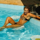 Manuelle in 'Quick dip'