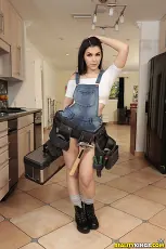 Valentina Nappi - Sticking A Pipe In Her Pussy | Picture (1)